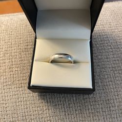 Sterling silver men’s wedding band