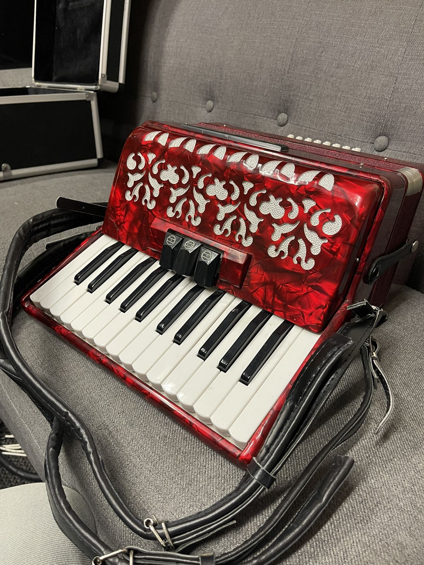 Hohner 1304 RED - 73 Key Accordion - W/Hardcase