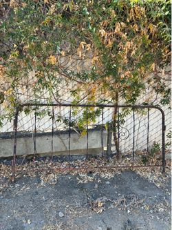 Iron fence panels. 7’ x 39” 9 available. 63’ total