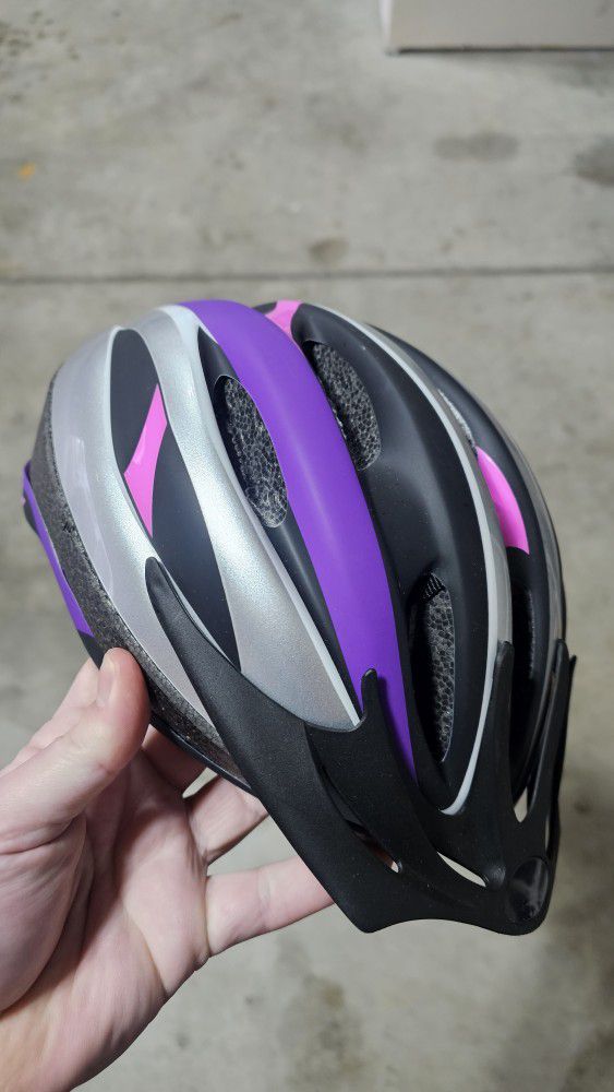 Schwinn Young Adult Bicycle Helmet 