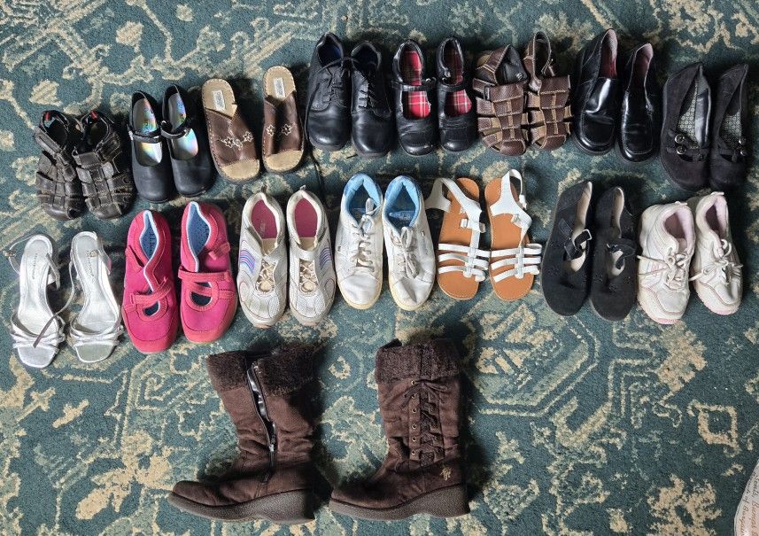 Various Sizes Of Kids Shoes