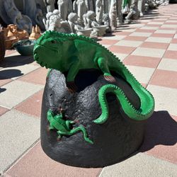 New Iguana Made Out Of Cement Perfect Gift 