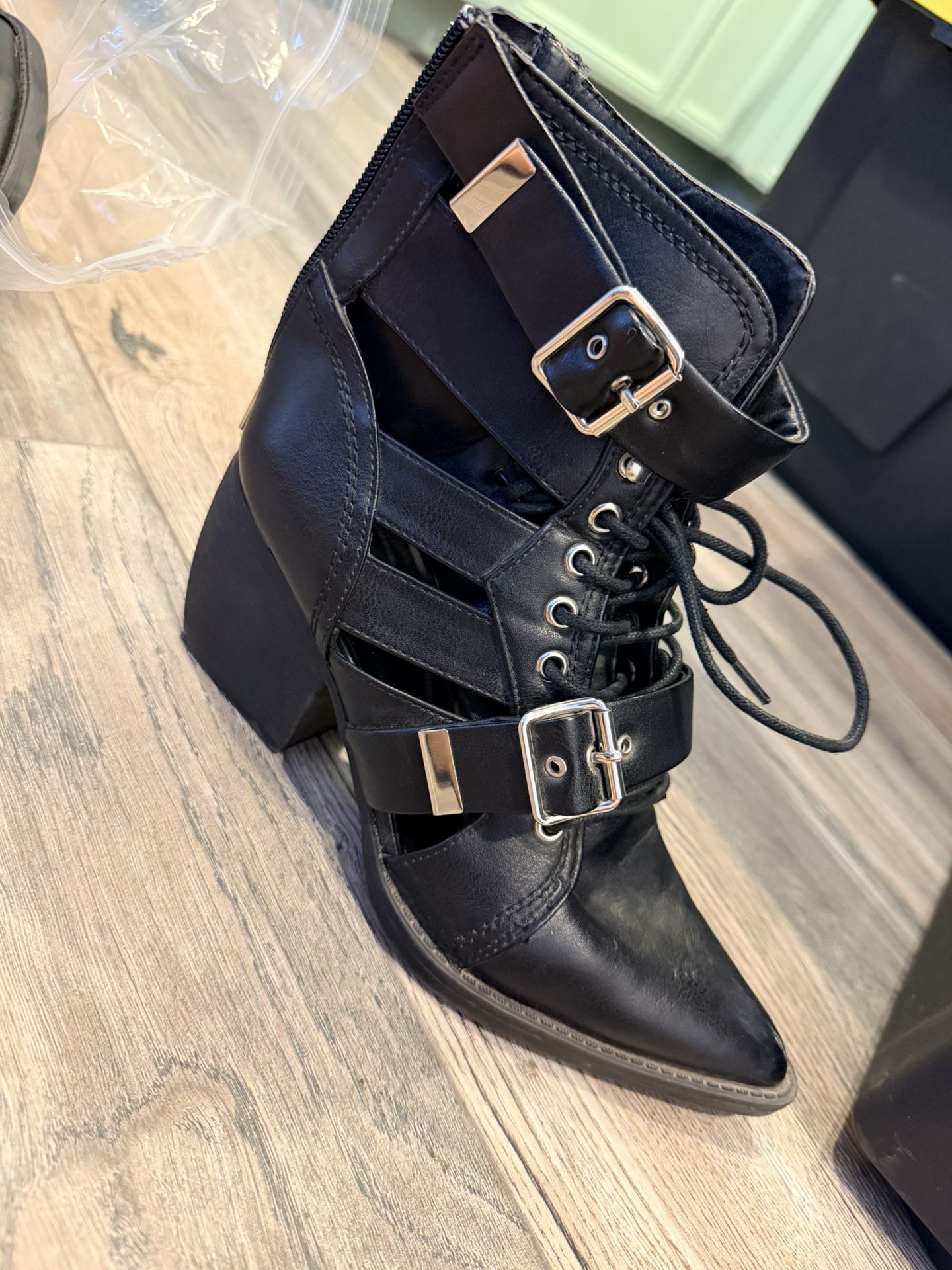 7.5 Pointy Buckle Black Boots
