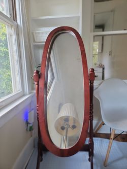 Dress swing mirror