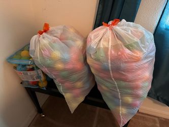 Approximately 500 Multi Colored Play Balls