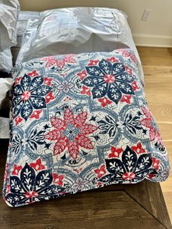 New Set of 6 Outdoor throw pillows 16x16 blue red medallion