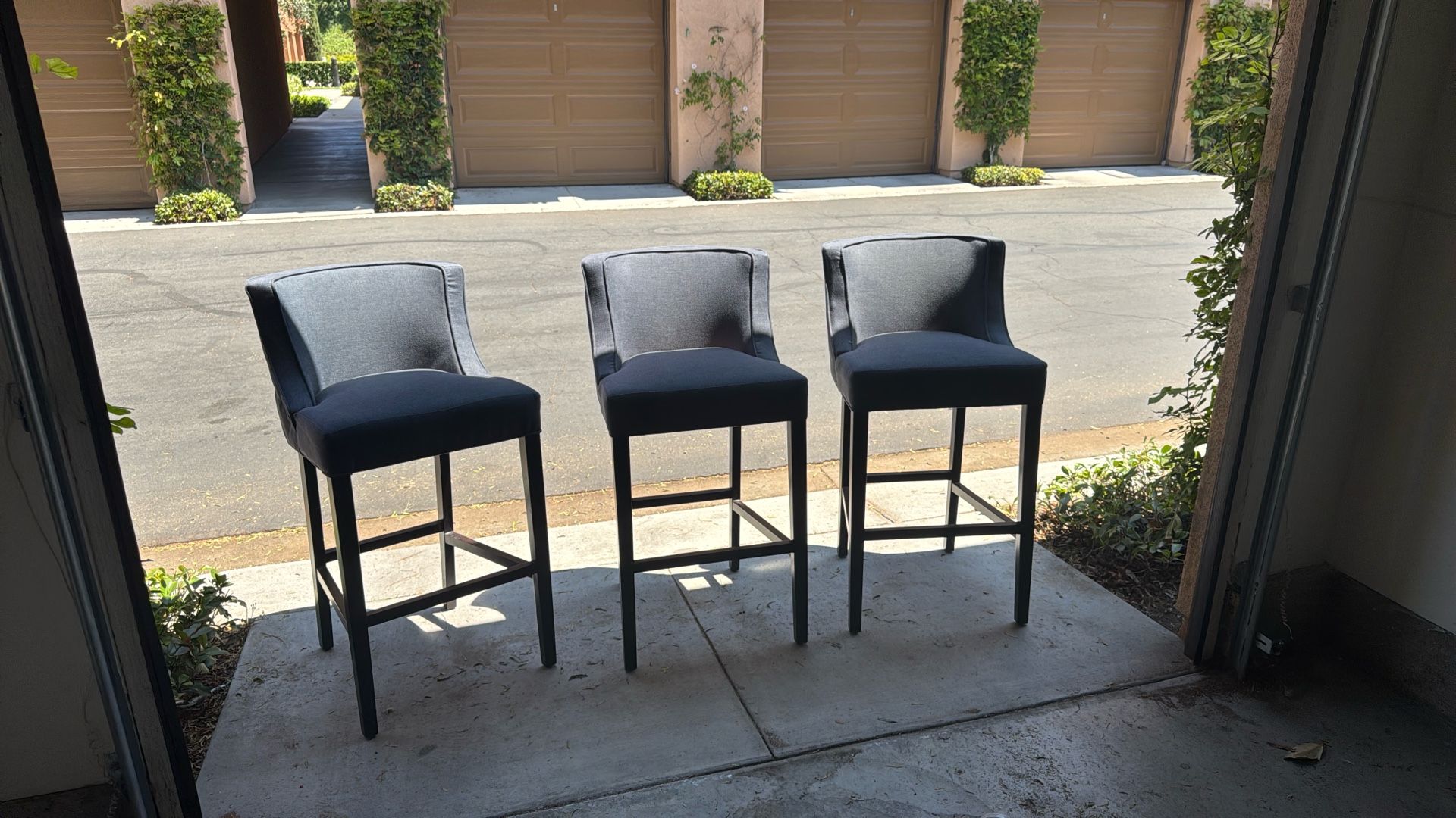 3 Bar stools