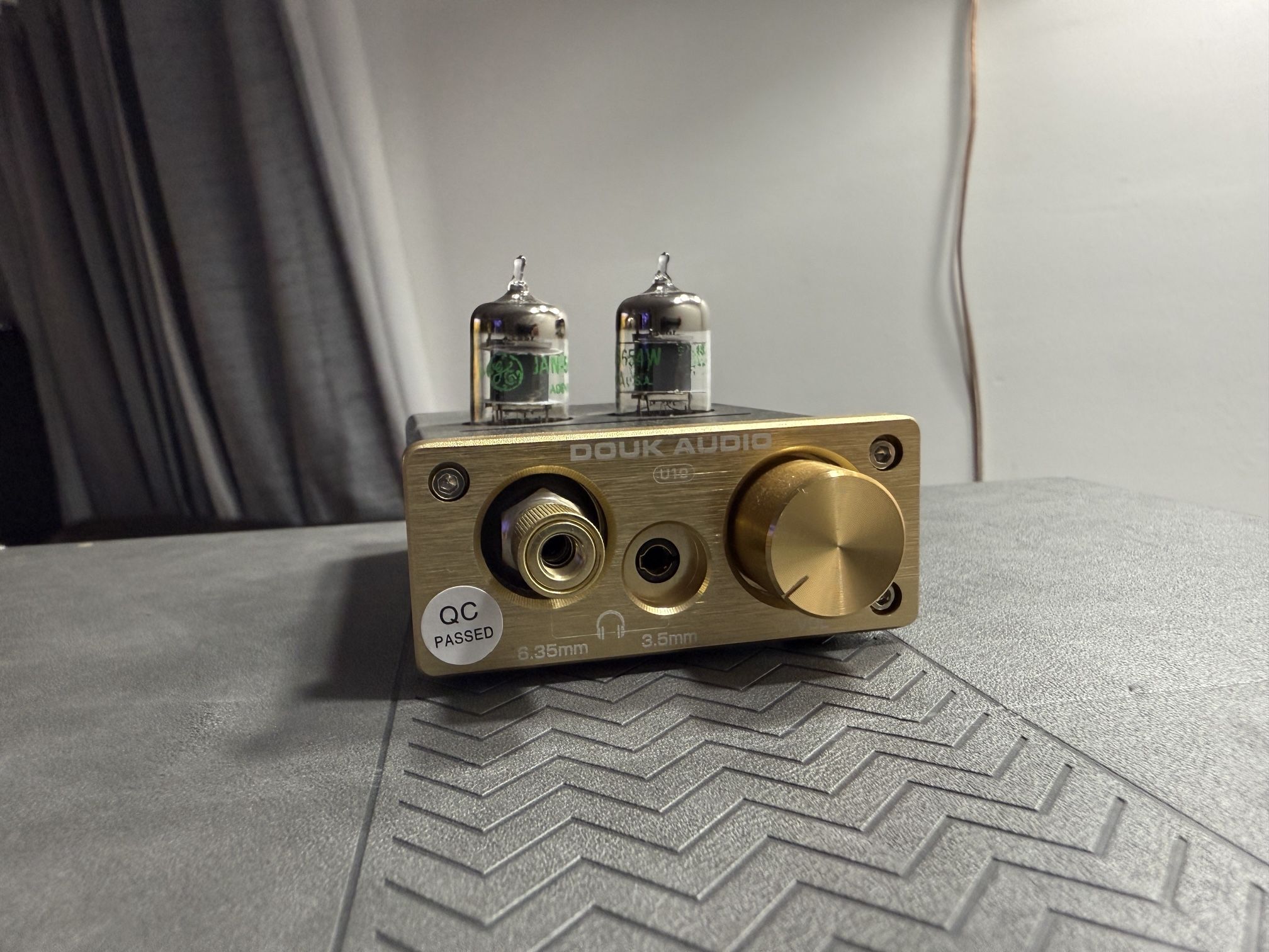 Douk Audio U10 Mini Vacuum Tube Headphone Amp Amplifier 3.5mm 6.35mm for PC - High Fidelity Stereo Preamp for Home Speakers & Hi-Res Audiophiles