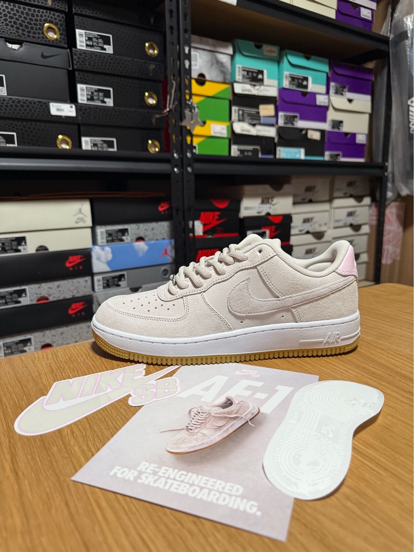 NIKE AIR FORCE 1 LOW SB LIGHT OREWOOD BROWN PINK