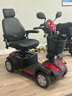 MOBILITY SCOOTER ALMOST NEW DRIVE VENTURA DLX VERY BIG