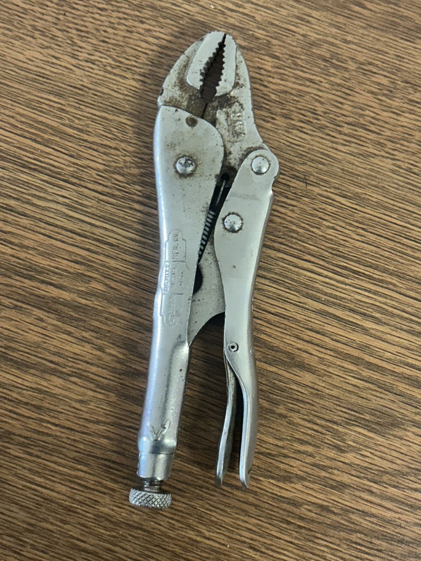 Vise-Grip Locking Pliers – Curved Jaw, 7-Inch