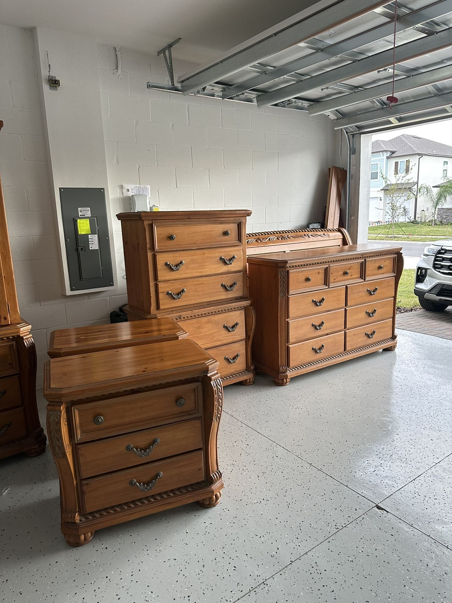 6 Piece King Size Bedroom Set  ( No Mattress)