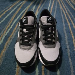 Nike Air Max Shoes Size 9.5
