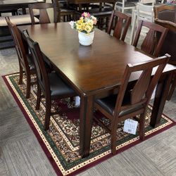 Beautiful Dining Table With Leaf 