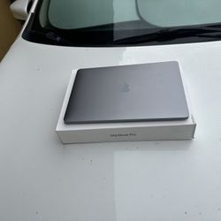 Mac Book 13.3 