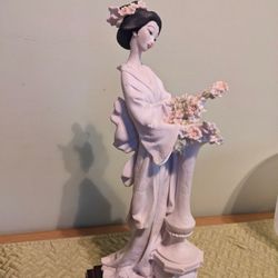 Giuseppe Armani "Oriental Lady with Flowers" or "Oriental Inspiration" figurine