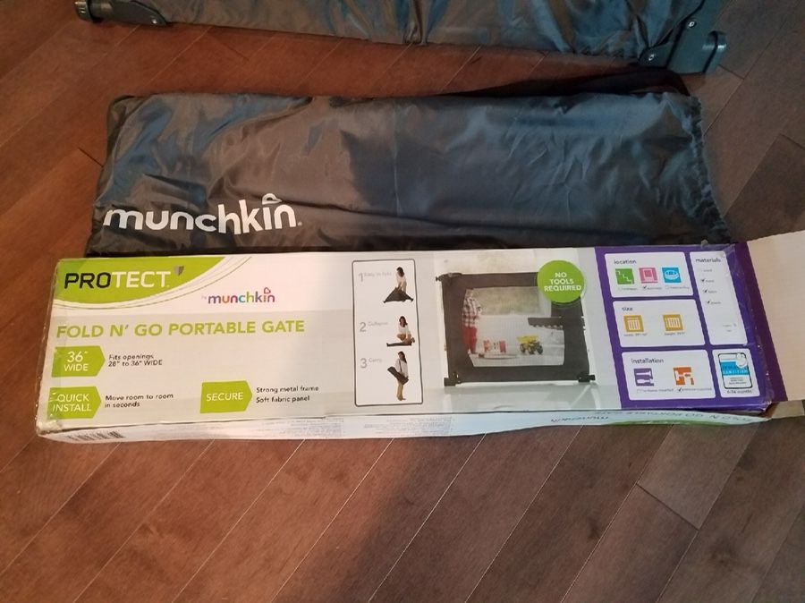 Brand New Munchkin Fold n Go Portable Gate for Sale in Vancouver