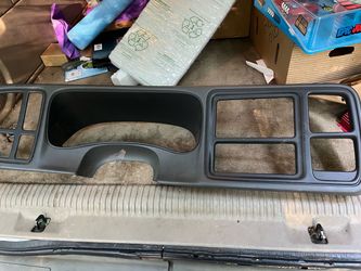 04 Suburban dash Trim Panel