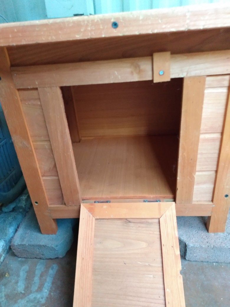 Wood Weatherproof Outdoor Cat House