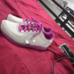 Converse Women's Like New 
