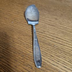 Rogers Brothers "Ambassador" Silverplate Cheese Server