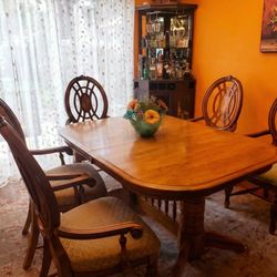 Dinning Table And 6 Armchairs 