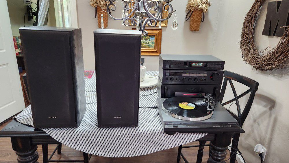 Onkyo Stackable Stereo System With Sony SS-B3000 Speakers