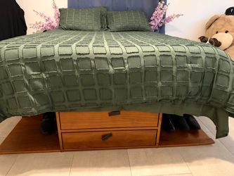 Queen size bed PLUS Nectar plus Hybrid Mattress