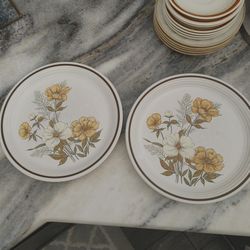 Town & Country Stoneware Mill Run 10.5” Dinnerplate Vintage Floral