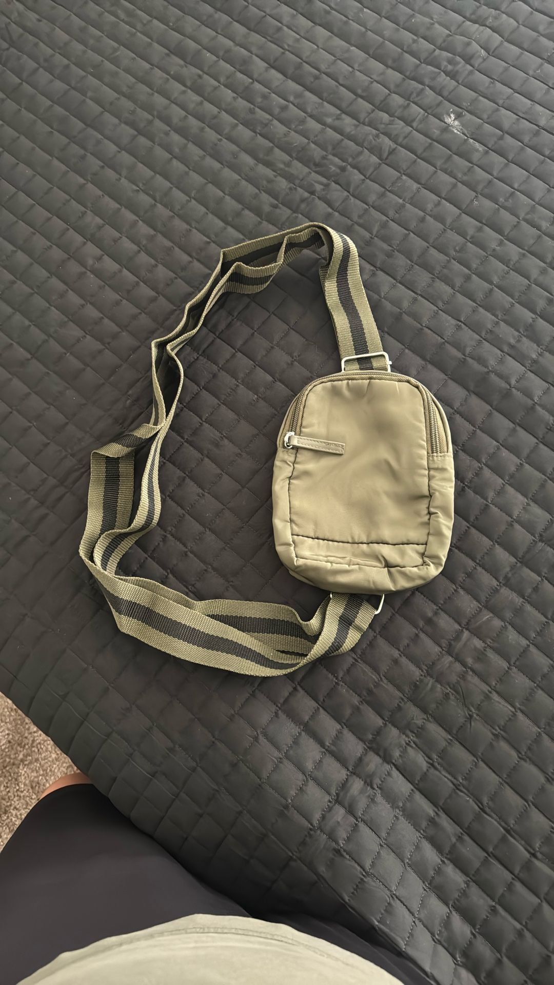 new dsw small cross bag