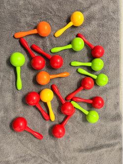18 maracas