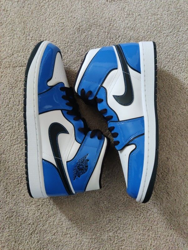 Air Jordan 1 Mid Size 10.5 Men/12wmns