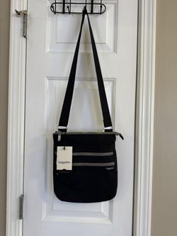 New Baggallini Crossbody Purse Bag Comrade 3-Zip Black $25