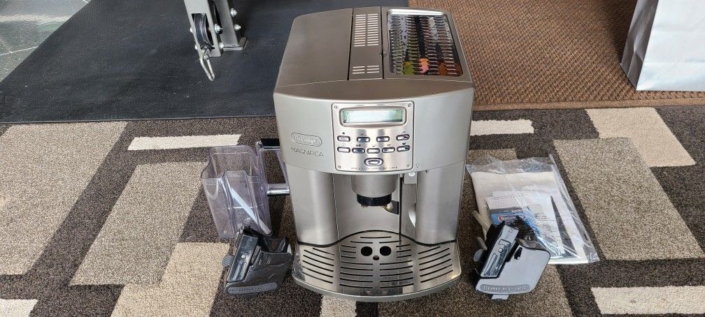 DeLonghi ESAM 3500 Magnifica Fully Automatic Espresso Coffee Machine