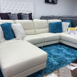 BEAUTIFUL BONE COLOR SECTIONAL WITH OTTOMAN 