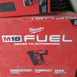 2841-20 Milwaukee
M18 FUEL 18-Volt Lithium-Ion Brushless Cordless Gen II 16-Gauge Angled Finish Nail