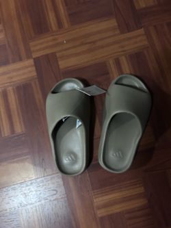 Yeezy slides new