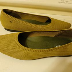 Vivaia Aria 5 Pointy Toe Olive Ballet Flats Size 39. Machine Washable. 