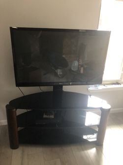 TV Stand w/ Mount And TV
