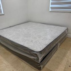 NEW MATTRESS KING SIZE PLUSH WITH BOX SPRING 