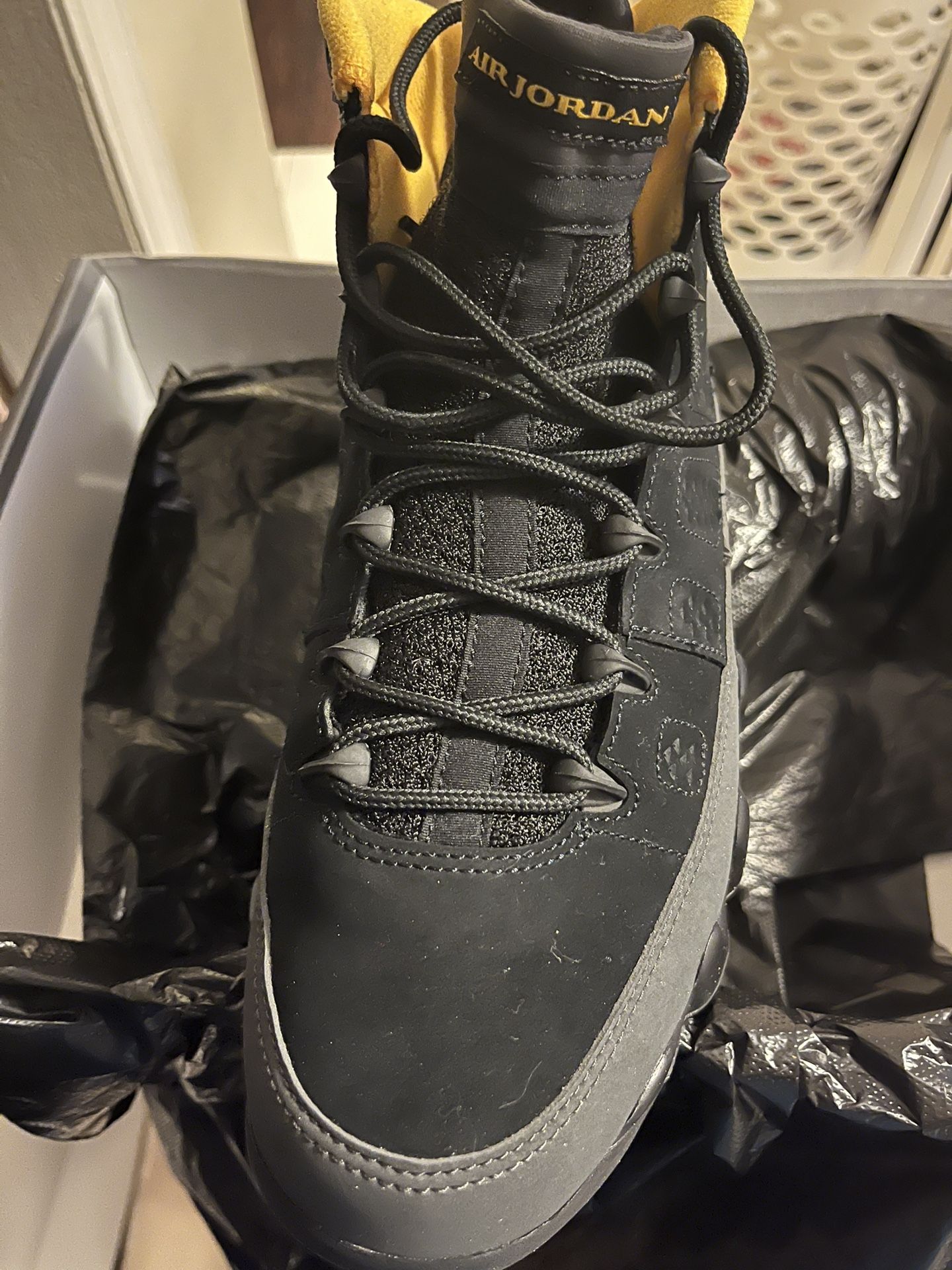 Retro 9 University Gold