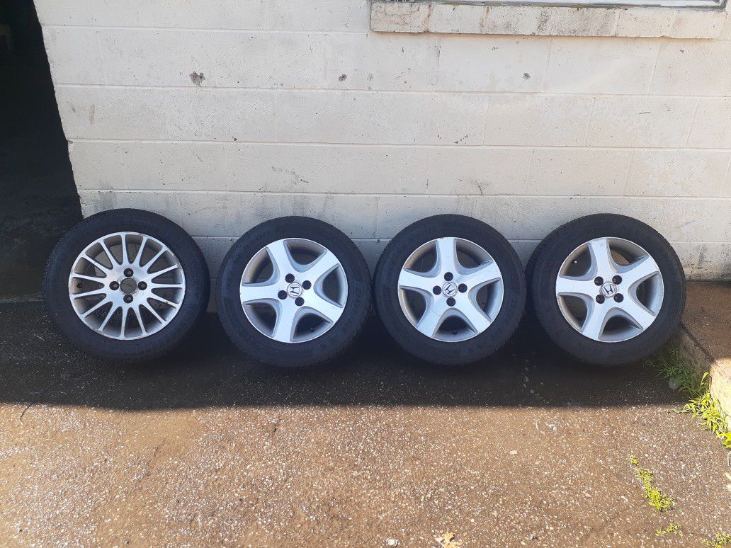 Only three 15 inch civic fat fives and only one civic 15 inch wheel...$200 firm for all of em