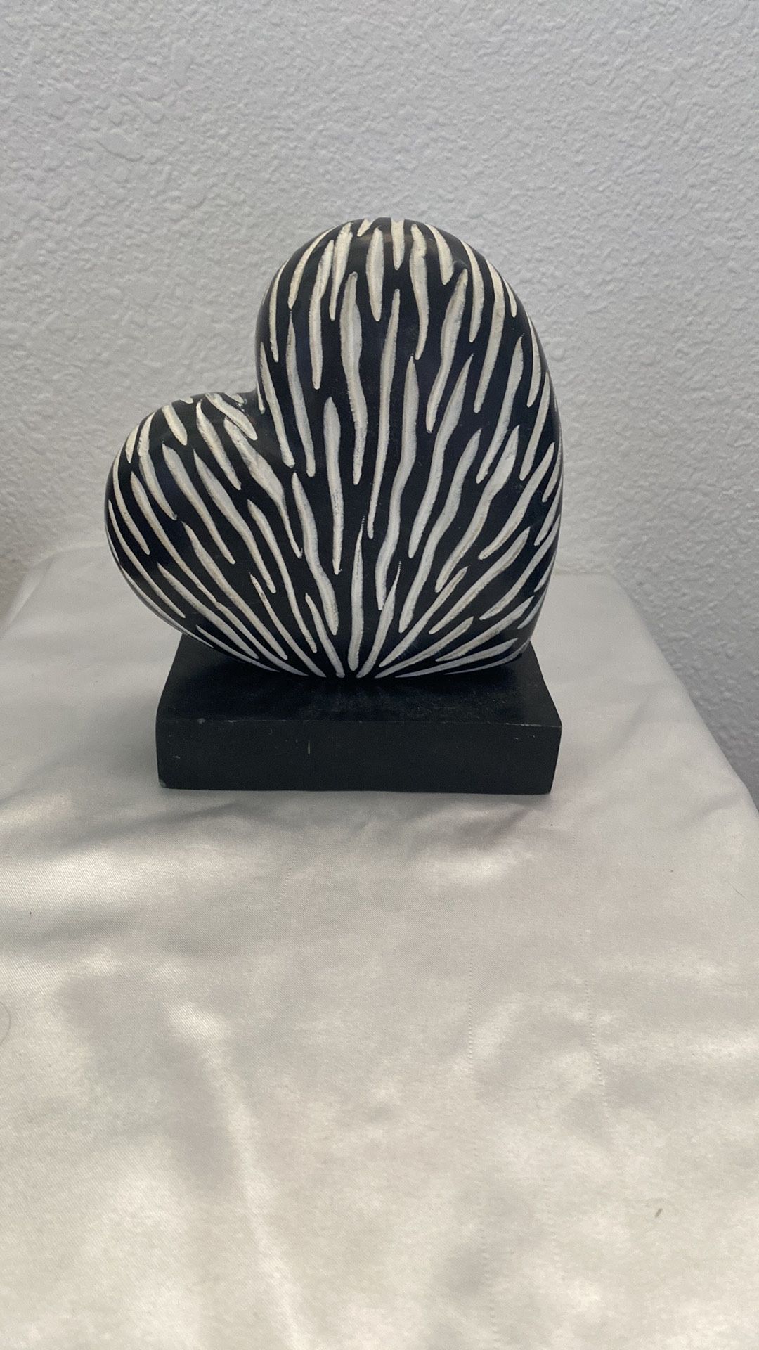 CERAMIC HEART DECOR