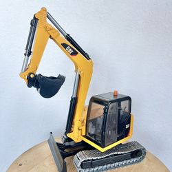 Bruder Toy 02457 CAT Mini Excavator Vehicle Rotates Made in Germany Construction