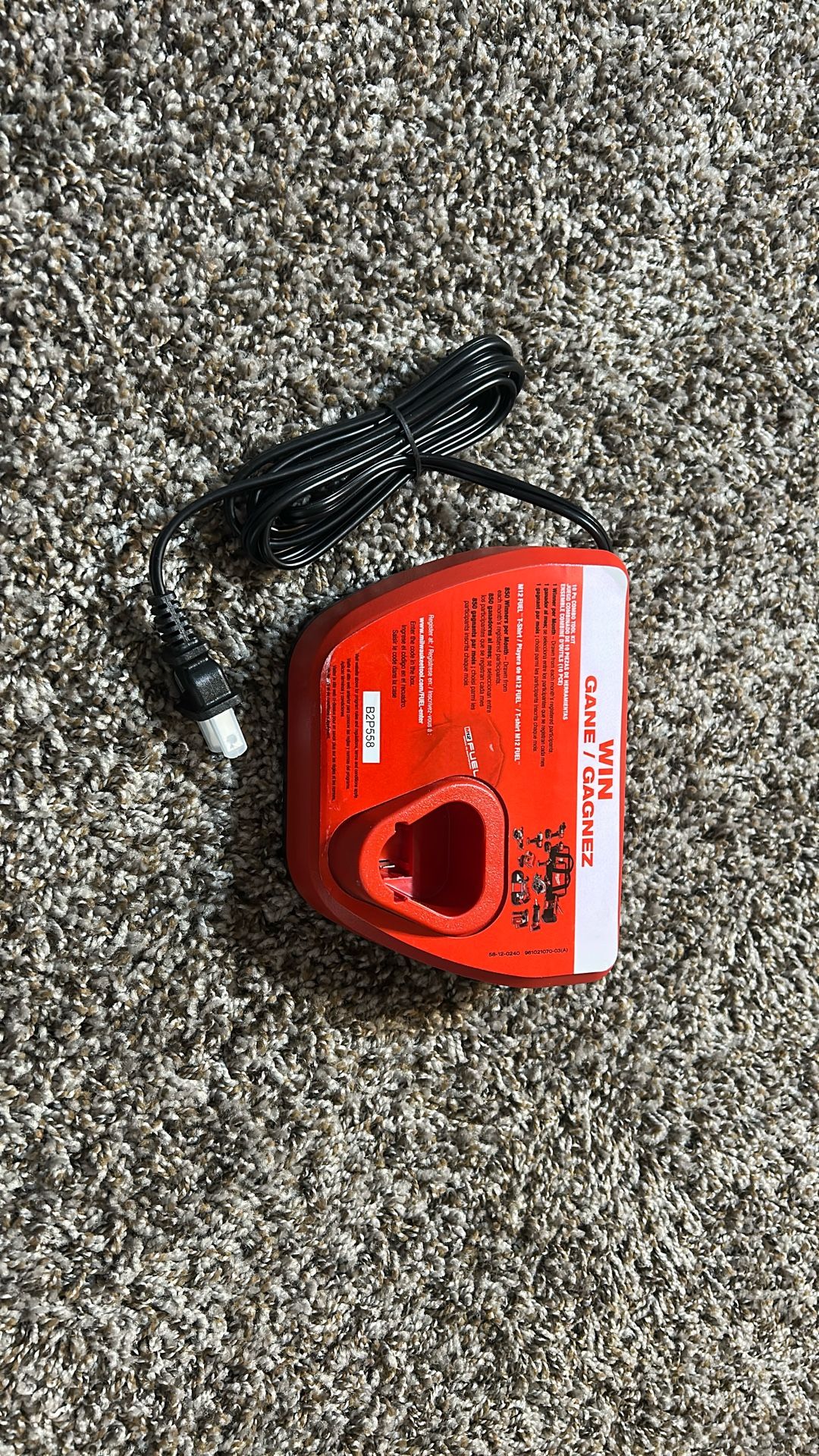 Milwaukee Charguer 12v 