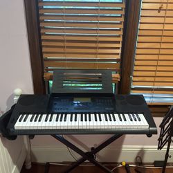 Like New Keyboard With Stand 