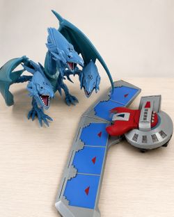 Yu-Gi-Oh Blue-Eyes Ultimate Dragon + Duel Disk Lot