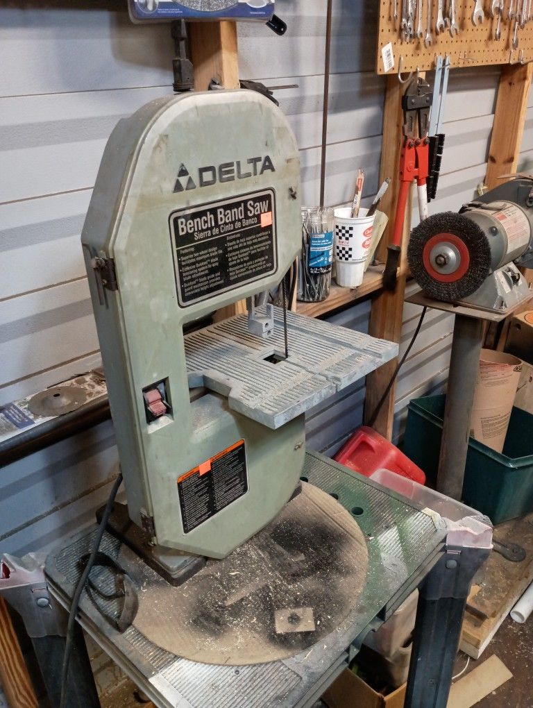 8 Inch Delta Bench Bandsaw (Free)