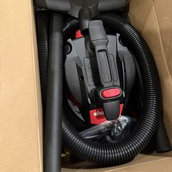 New ShopVac 4 Gallon 5.5hp Corded Wet/Dry Vacuum With Accessories included