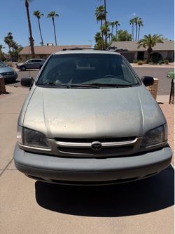 Toyota 2000 Sienna LE V6